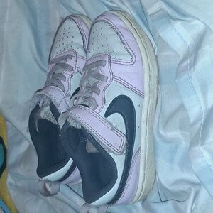 Girls Nike Burroughs Low Pink And Black Size 11.5C